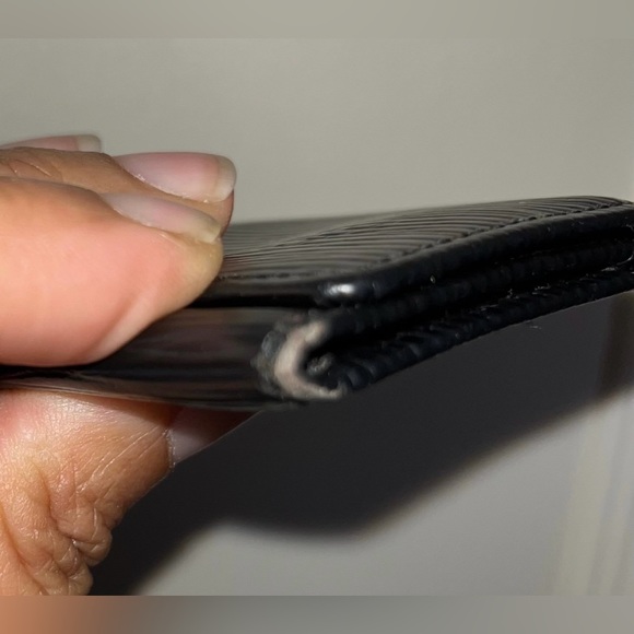 Louis Vuitton Epi Key Holder - Picture 11 of 12